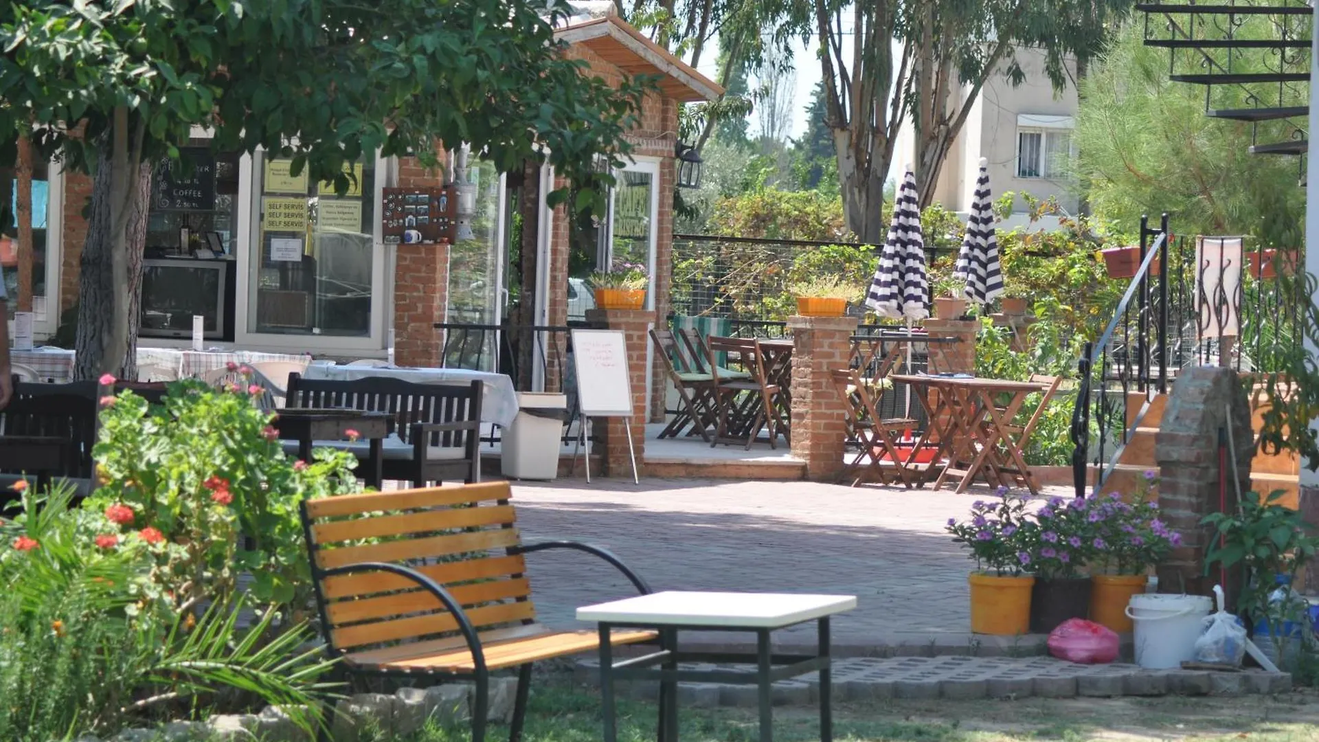 Δωμάτια σε οικογενειακή κατοικία Mursel Garden Hotel Κουσάντασι Τουρκία