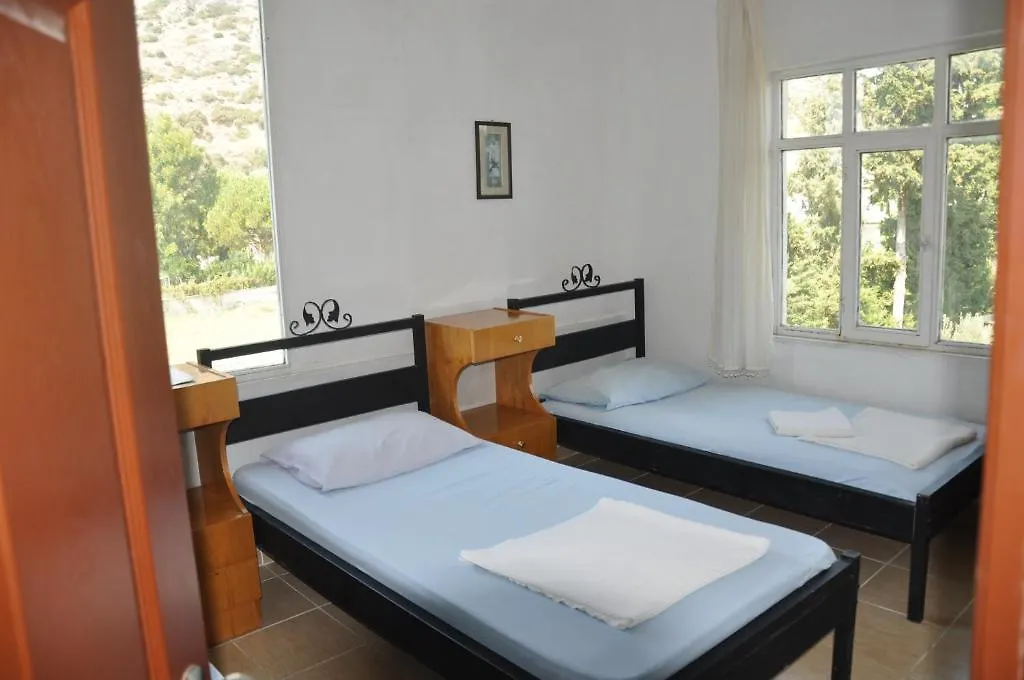 Δωμάτια σε οικογενειακή κατοικία Mursel Garden Hotel Κουσάντασι