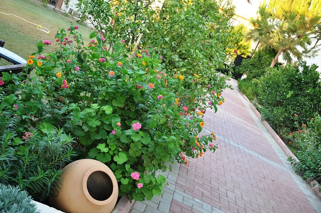 Mursel Garden Hotel Κουσάντασι Δωμάτια σε οικογενειακή κατοικία